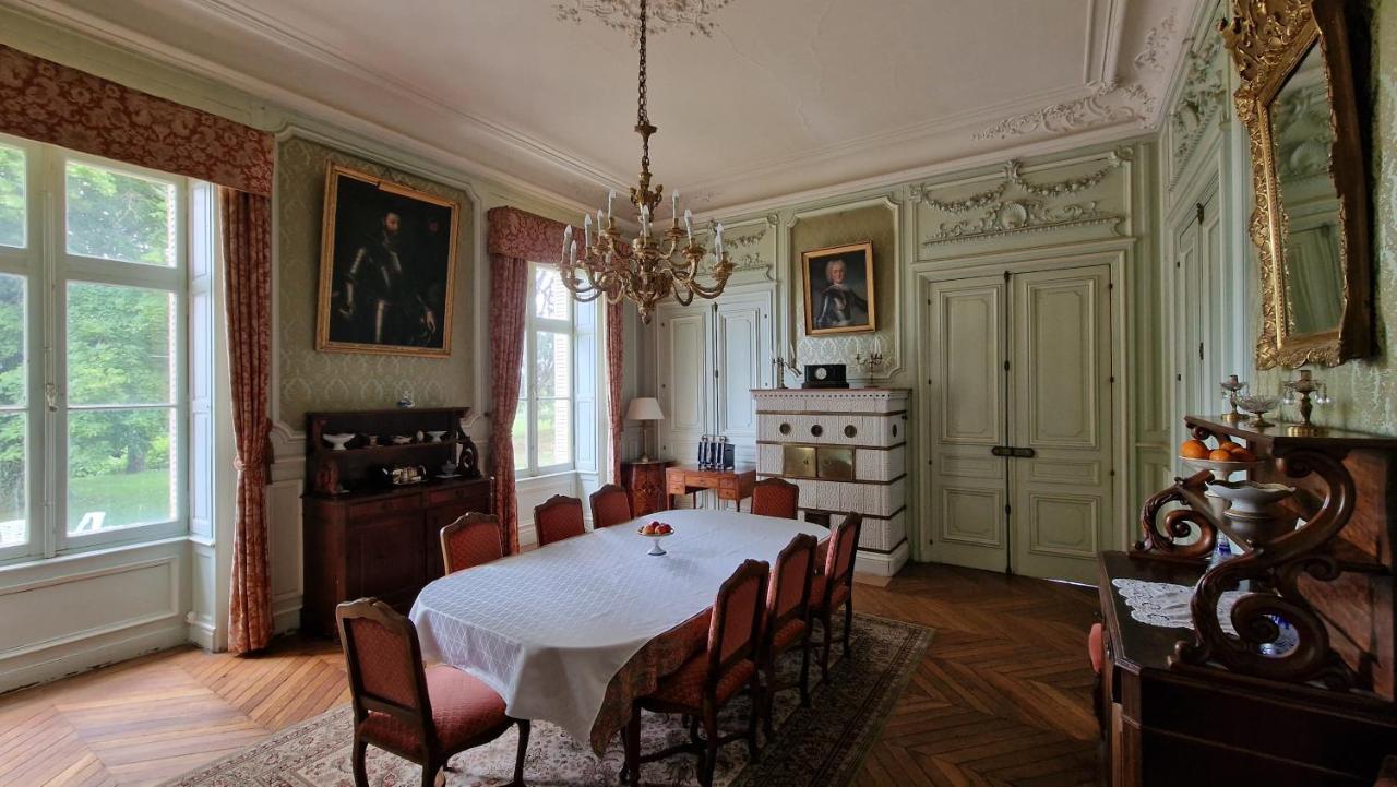 Chateau De Montpatey Bed & Breakfast Couches Exterior photo
