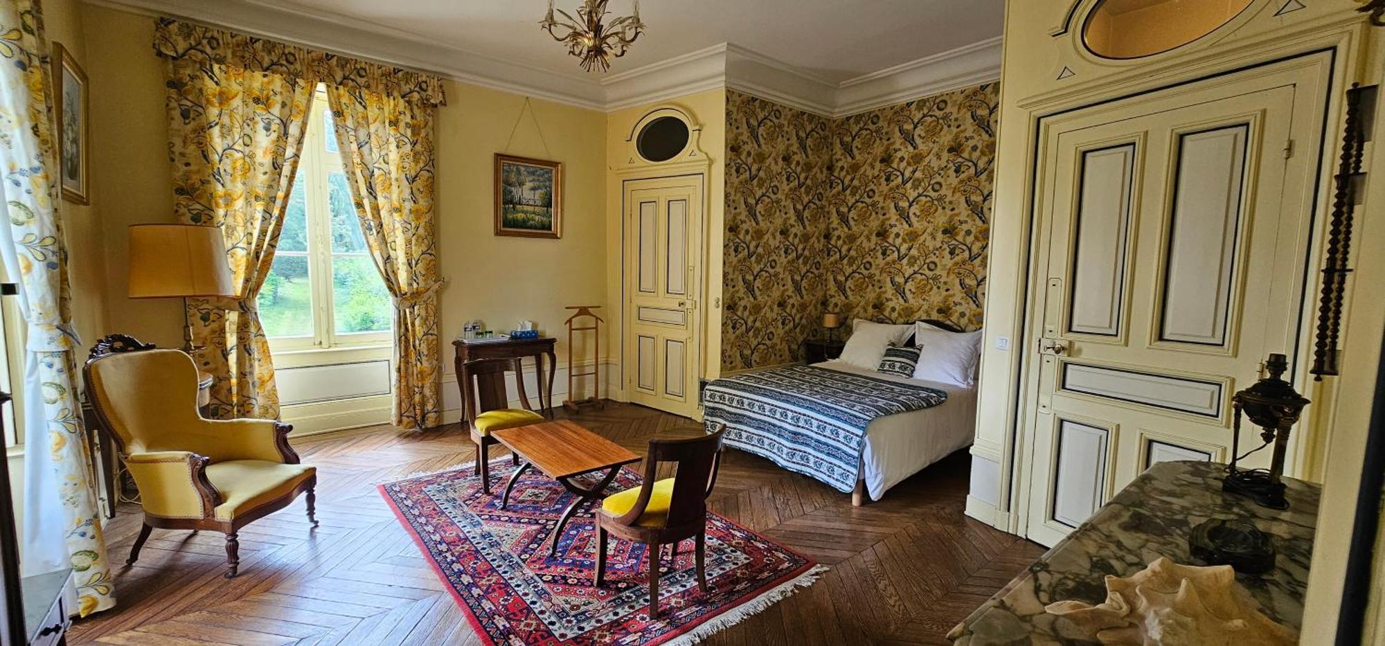 Chateau De Montpatey Bed & Breakfast Couches Exterior photo